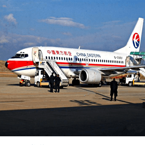 三亚航空空运航空快运业稳步发展的原因是什么？